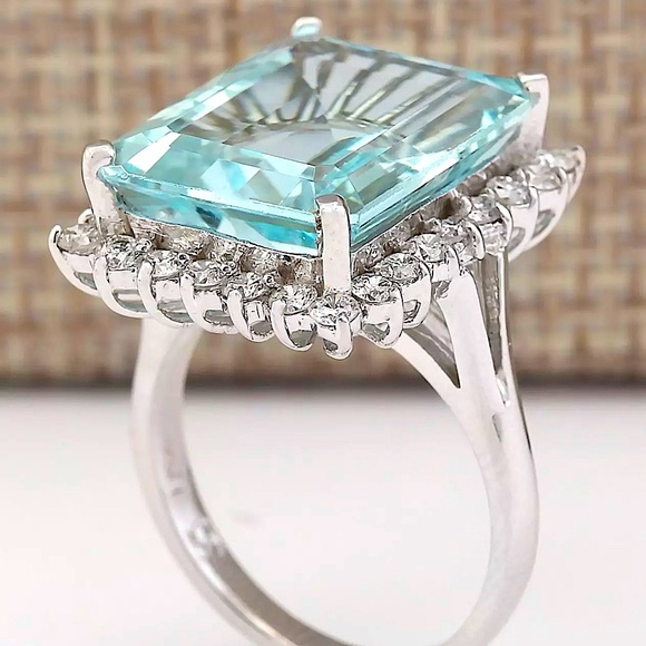 Huge Aquamarine & Diamonds Ring - Picture 2 of 5
